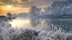 Frosty Winter Lake Wallpaper 994